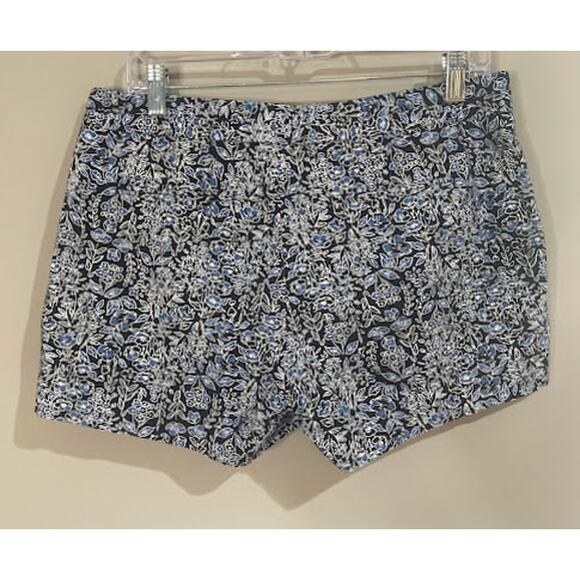 Banana Republic Blue Floral Hampton‎ Fit Cotton Shorts - Size 6 - Picture 2 of 3